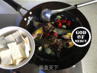吉庆有余之黄颡鱼三珍滋补煲的做法步骤：11