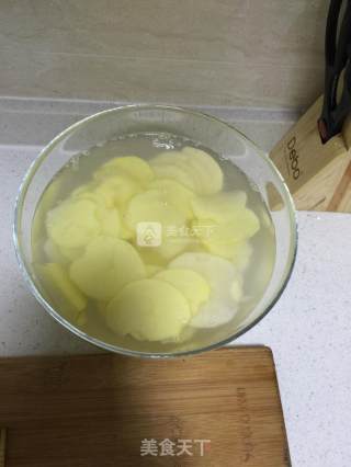 孜然土豆片的做法步骤：1