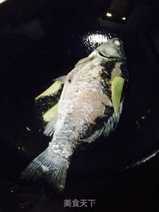 鲫鱼豆腐汤的做法步骤：1