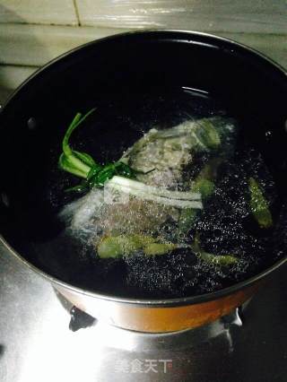 鲫鱼豆腐汤的做法步骤：2