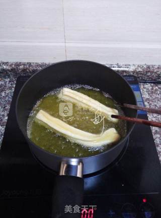 自制油条的做法步骤：13