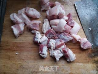 胡萝卜红烧肉的做法步骤：1