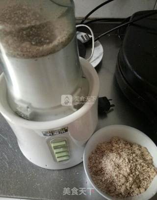 南瓜花生粥的做法步骤：2