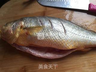 雪菜黄鱼汤的做法步骤：1