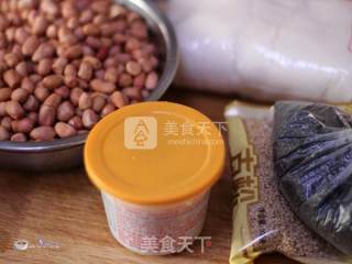 芝麻花生糖的做法步骤：1