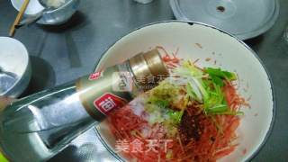 凉拌红萝卜丝的做法步骤：6