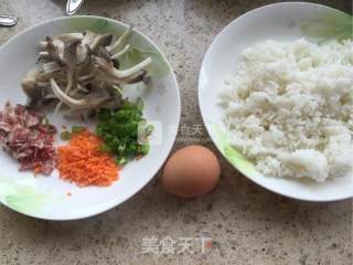 蛋炒饭的做法步骤：1