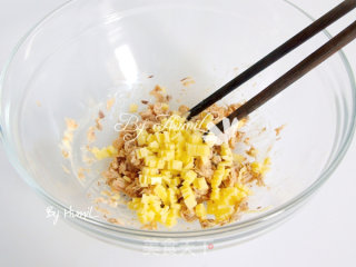 一口金枪鱼包的做法步骤：5