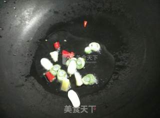 小鸡炖蘑菇的做法步骤：2