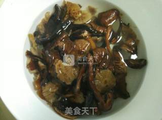 小鸡炖蘑菇的做法步骤：5
