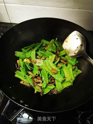 家常（肉丁鸡蛋炒荷兰豆）的做法步骤：5