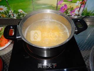 腊肠炒玉米面条的做法步骤：4