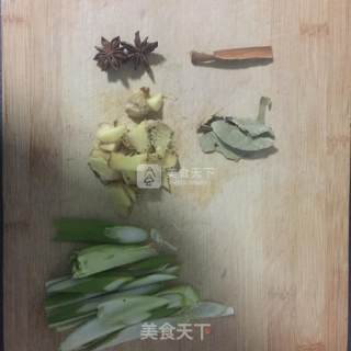 西红柿炖牛腩的做法步骤：1