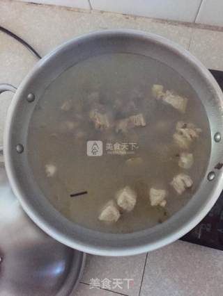 西红柿炖牛腩的做法步骤：2