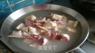 香菇炖鸭子的做法步骤：2