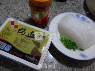 鸭血粉丝汤的做法步骤：1