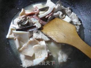 墨鱼鲞烧大排的做法步骤：7