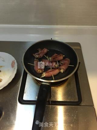 培根金针菇卷的做法步骤：1