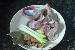 卤拌鸭胗的做法步骤：1