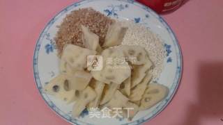 玫瑰香红米莲藕粥的做法步骤：2