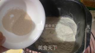 黄金椰香黑提花环面包的做法步骤：3