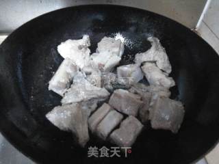 家常红烧排骨的做法步骤：2