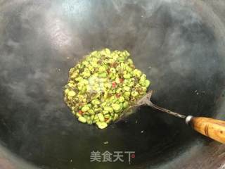 咸菜炒蚕豆的做法步骤：10