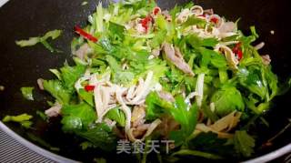 香芹豆皮炒肉丝的做法步骤：13