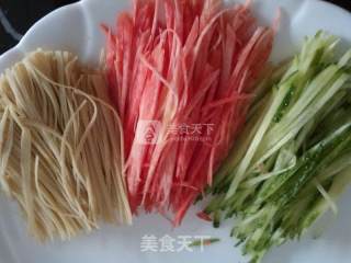 五彩缤纷凉拌菜的做法步骤：2