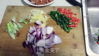 酱香+麻辣肥肠的做法步骤：2