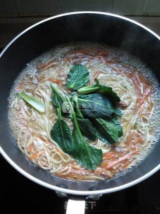 胡萝卜肉丝面的做法步骤：9