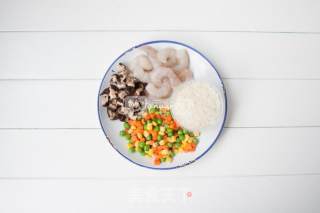 五彩虾仁粥的做法步骤：1