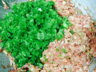 芹菜肉饺子的做法步骤：7
