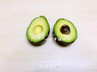 香蕉牛油果奶昔的做法步骤：2