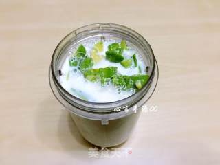 香蕉牛油果奶昔的做法步骤：5