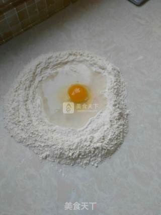 巨型双层黑椒猪肉汉堡(๑•̀ㅂ•́)و✧的做法步骤：1