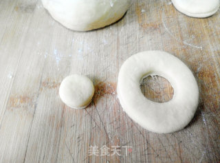 小朋友的最爱——甜甜圈的做法步骤：7