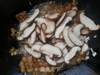 荷兰豆香菇炒五花肉的做法步骤：6
