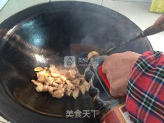 五花肉焖面筋的做法步骤：4