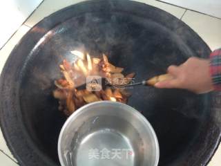 五花肉焖面筋的做法步骤：8