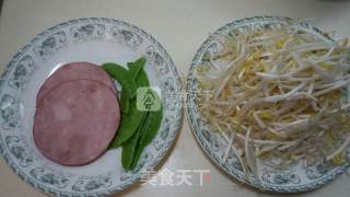 火腿炒银芽的做法步骤：1