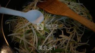 火腿炒银芽的做法步骤：7