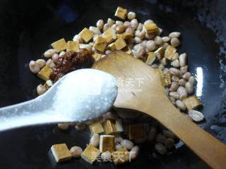 香干炒花生米的做法步骤：7