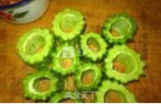 香酿苦瓜盅的做法步骤：1