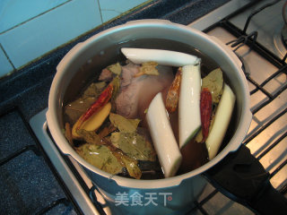 京味春饼 —— 烙饼肘子摊鸡蛋的做法步骤：5