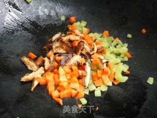 鲜蔬香菇炒饭的做法步骤：3