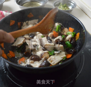 木耳鱼片的做法步骤：9