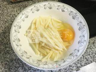 五彩土豆饼的做法步骤：2