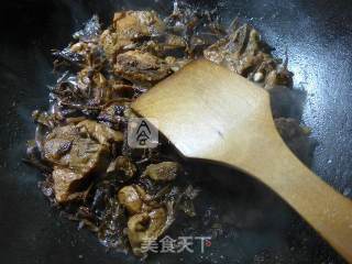 笋干菜烧龙骨的做法步骤：11