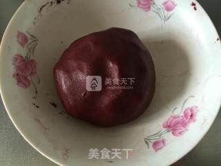 红曲豆沙酥的做法步骤：2